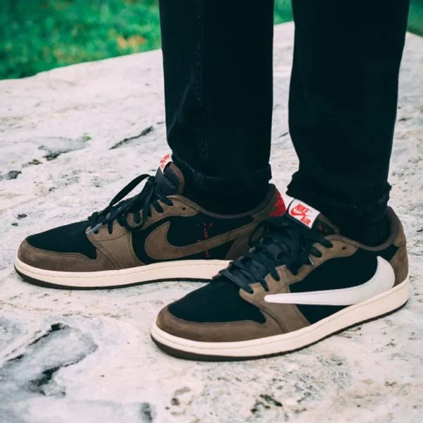 Travis Scott x Air Jordan 1 Low Cactus Jack - Image 6